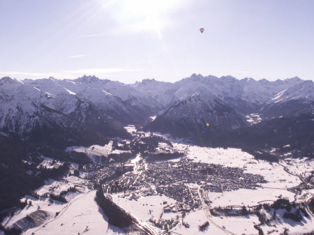 Ballonfahren im Winter über den Alpen 2013